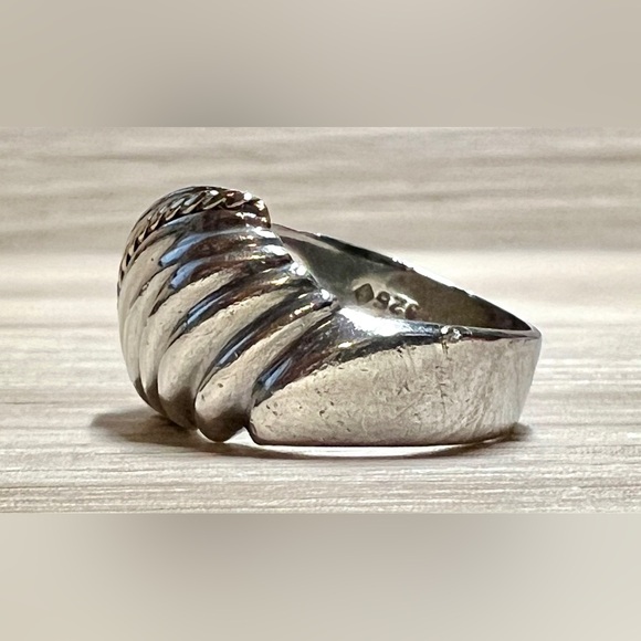 Vintage Designer Hallmarked Sterling Silver & 14K Gold Rope Accented Dome Ring - Picture 4 of 11
